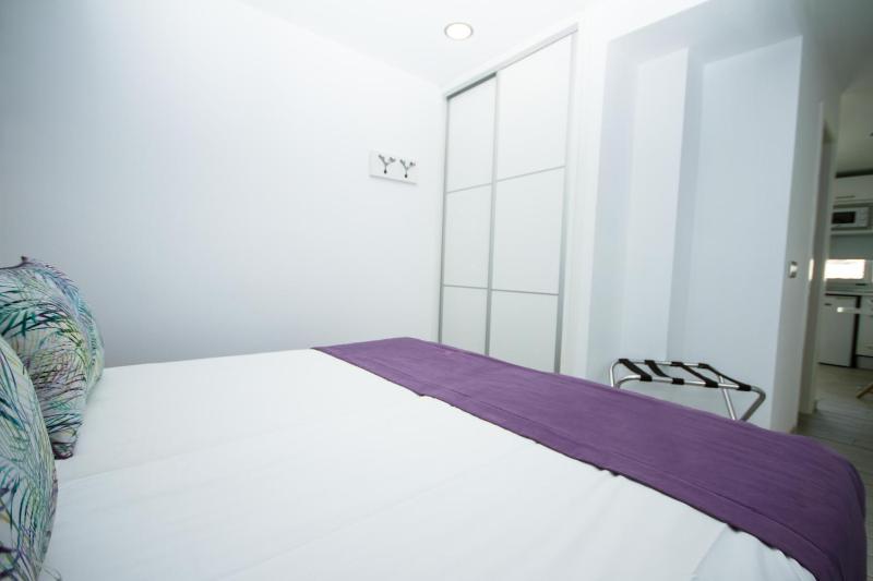 Premium One-Bedroom Apartment Balcony Top Floor image 3