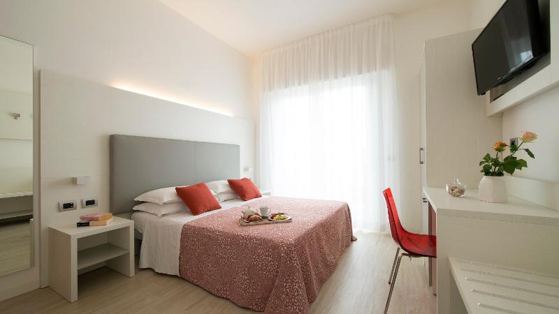 Deluxe Double or Twin Room image 1