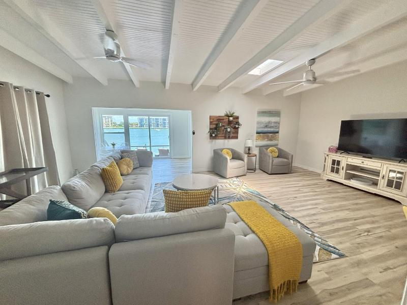 Bayside Grande Villa - image 12