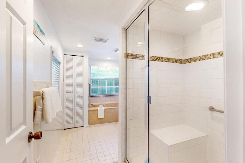 Garcia Getaway 2 Bed 2 Bath Small Family Pool Home - image 15
