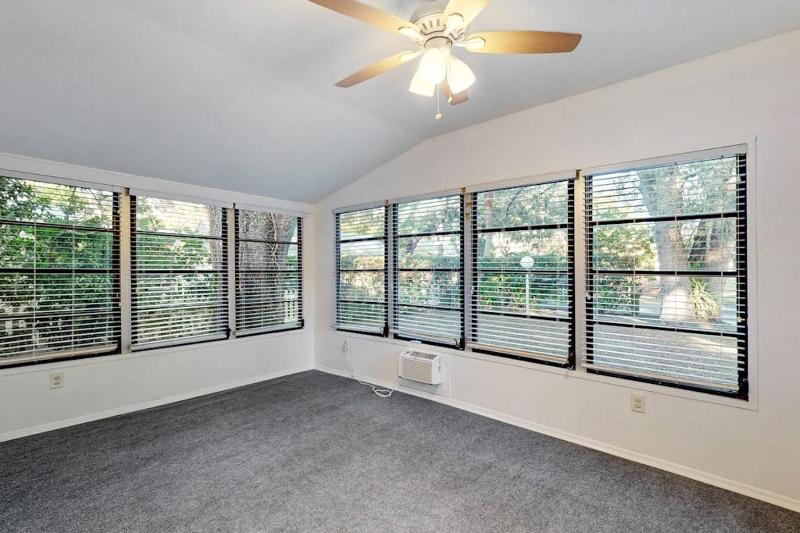 Garcia Getaway 2 Bed 2 Bath Small Family Pool Home - image 7