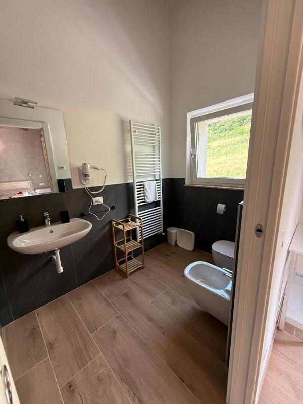 Standard Double Room image 3