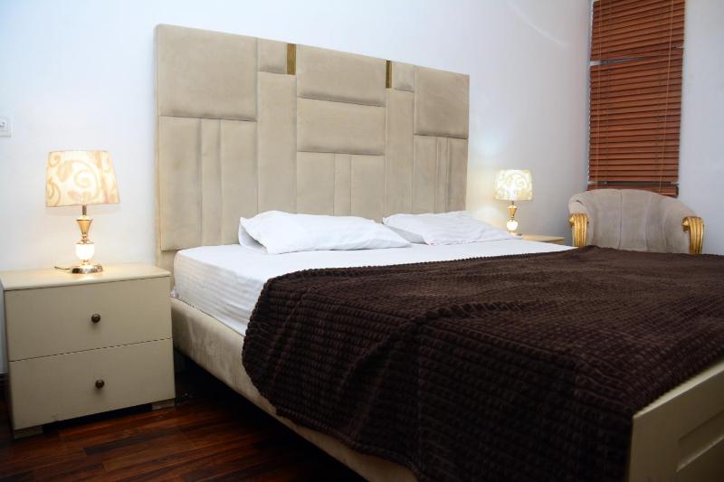 2 BR Suite Central location-Gulberg - image 5