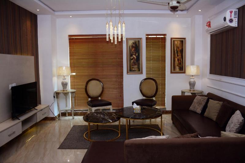2 BR Suite Central location-Gulberg - image 8
