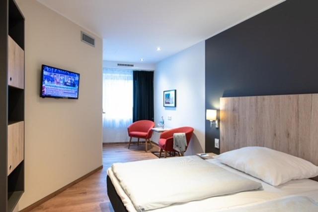 Superior Double or Twin Room image 3