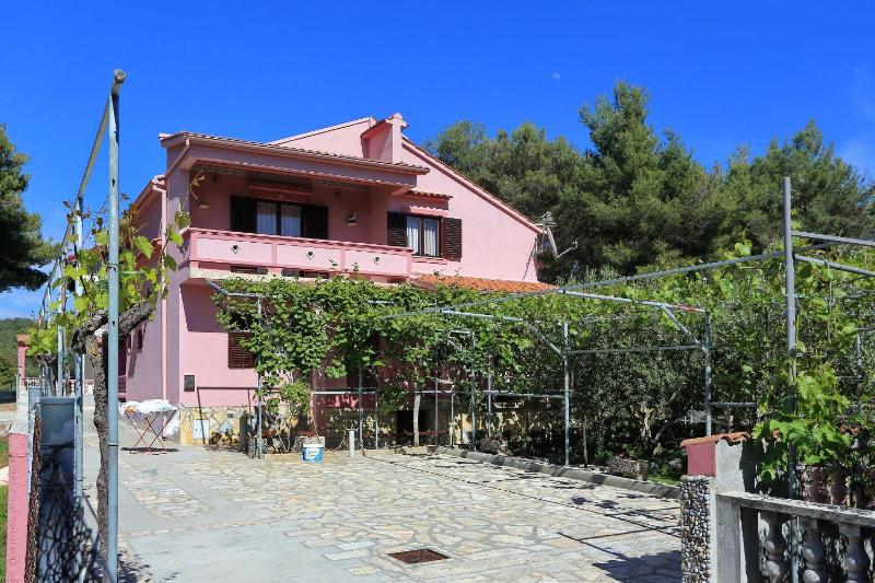 Apartments with parking space Bibinje Zadar - 5800 - image 1