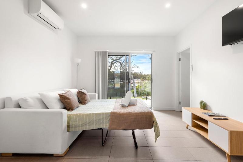 Modern 1 Bed Apartment - 6 Min Walk to Callala Beach - image 16
