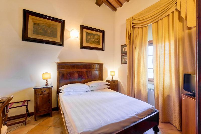 Double Room image 4