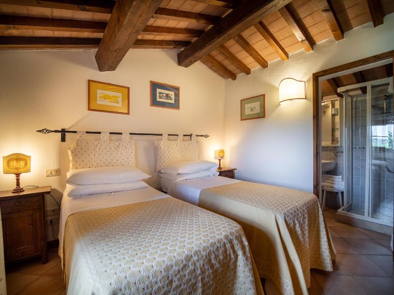 Quadruple Room image 2