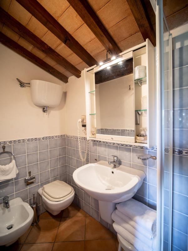 Quadruple Room image 3