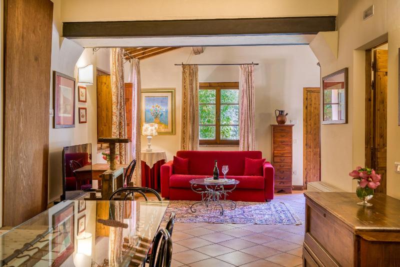Two-Bedroom Apartment (6 Adults) image 2