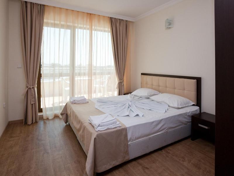 Double or Twin Room with Balcony and Pool View (2 Adults + 1 Child) image 3
