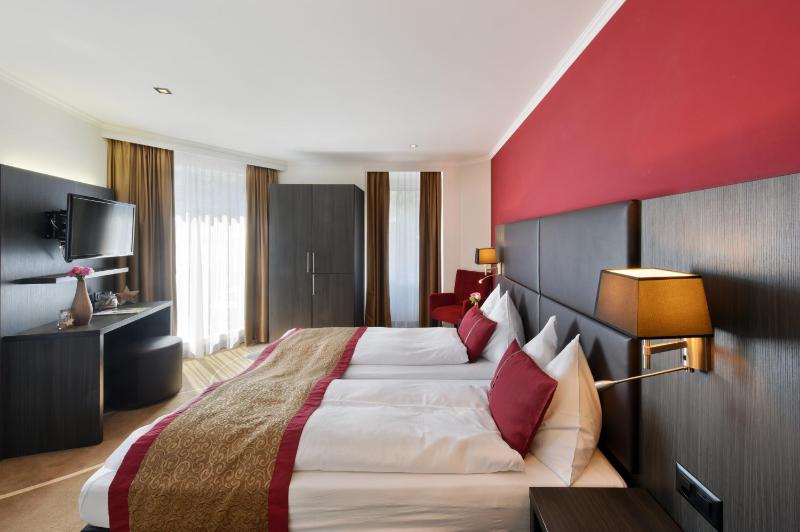 Superior Double Room image 4