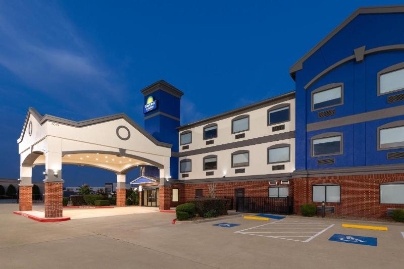 Days Inn & Suites by Wyndham Sam Houston Tollway - image 11