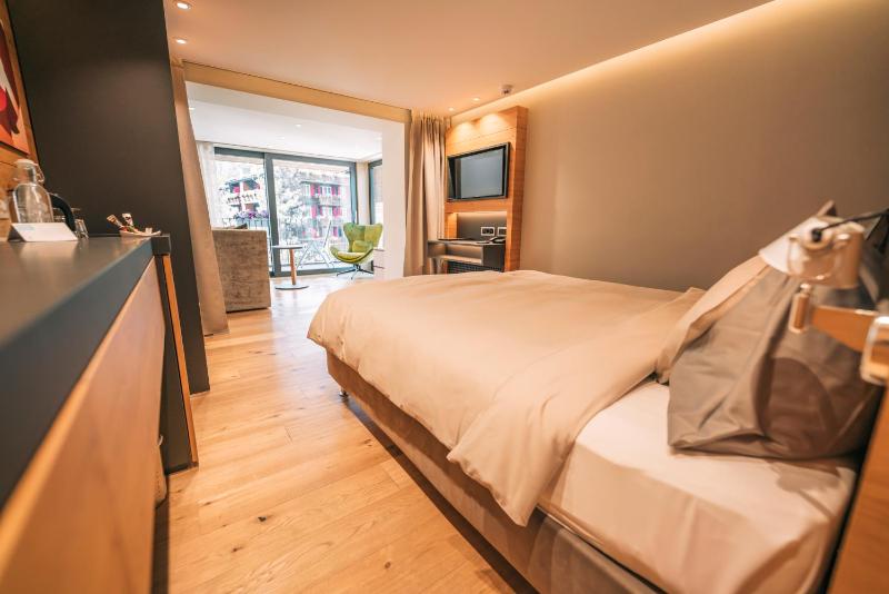 Boutique Double Room with Matterhorn View image 3