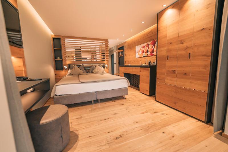 Boutique Double Room with Matterhorn View image 4