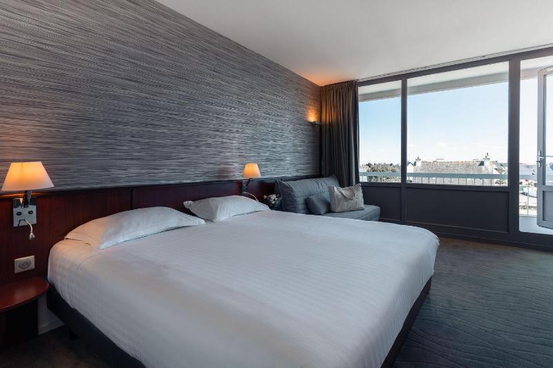 Quadruple Room image 1
