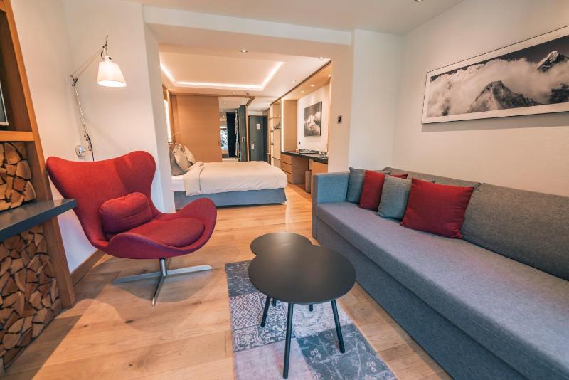 Deluxe Double Room with Matterhorn View image 2