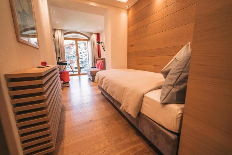 Deluxe Single Room with Matterhorn View image 2