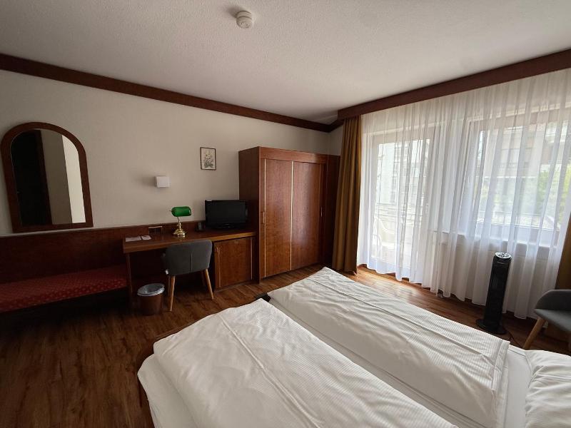Standard Double Room image 4