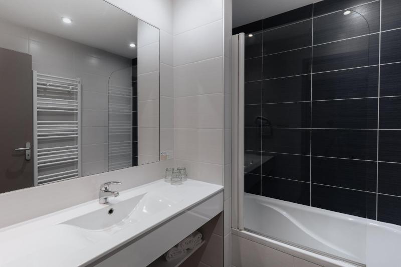 Superior Twin Room image 3