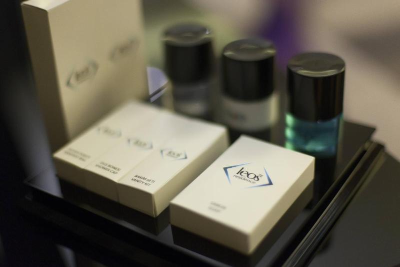 One-Bedroom Standard Apartment image 4