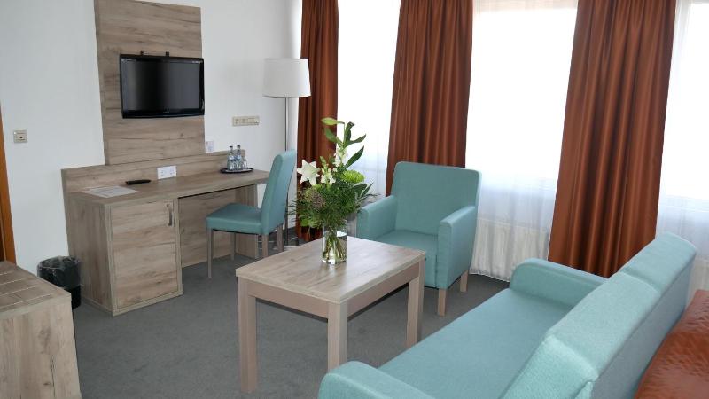 Double Room image 4