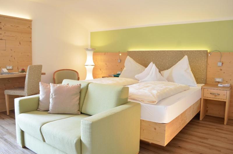 Comfort Double Room with Mountain View image 2