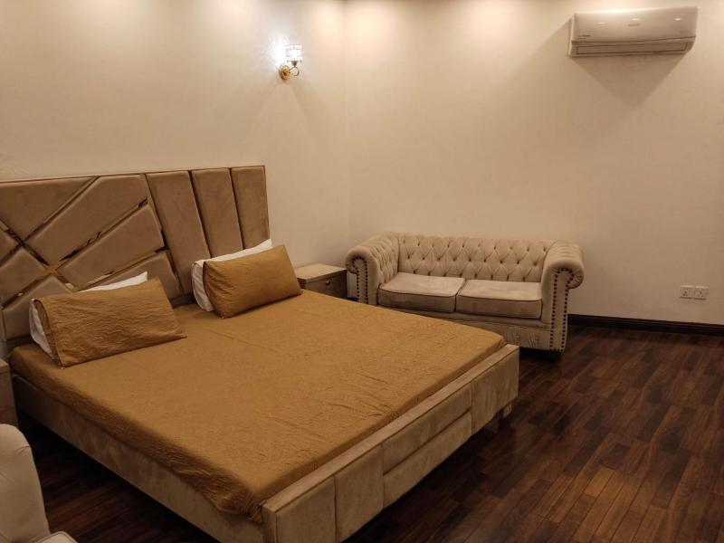 Luxury One Bed Apartment in Lahore - image 10