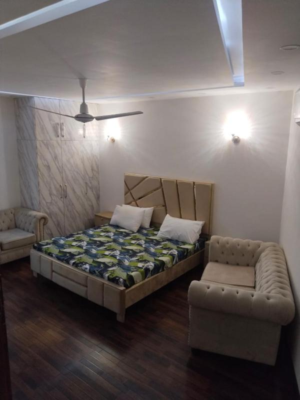 Luxury One Bed Apartment in Lahore - image 5