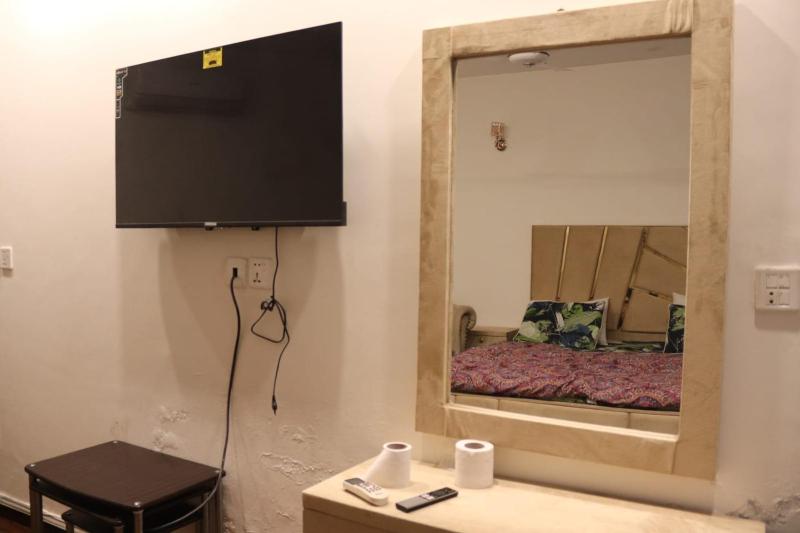 Luxury One Bed Apartment in Lahore - image 11