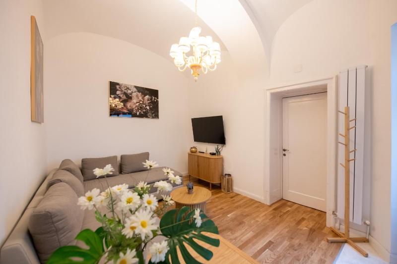 One-Bedroom Apartment with Garden View image 2