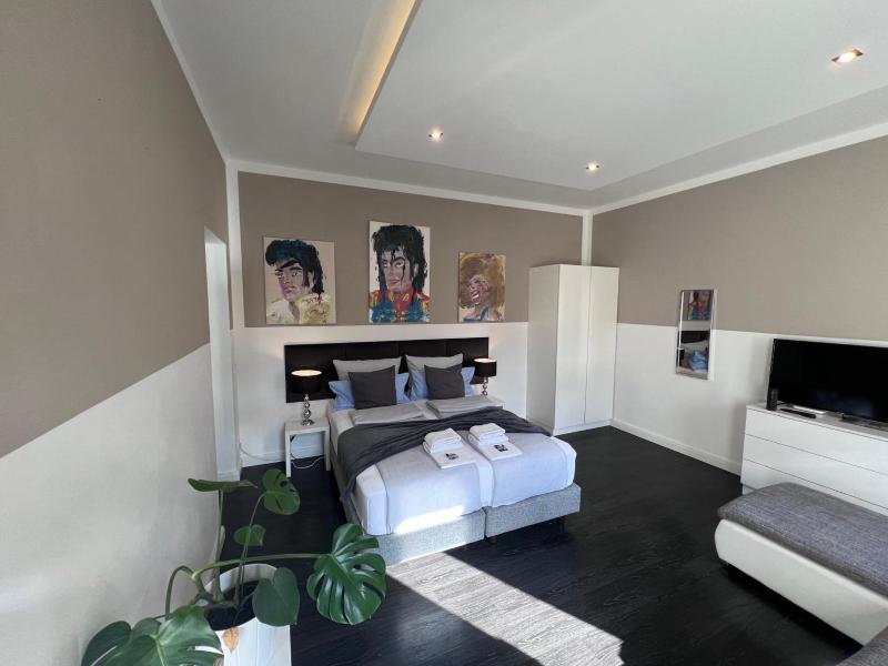 Double Room with Balcony image 1