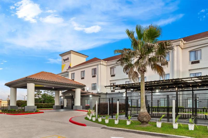 Spark by Hilton Houston Hobby Airport - image 20