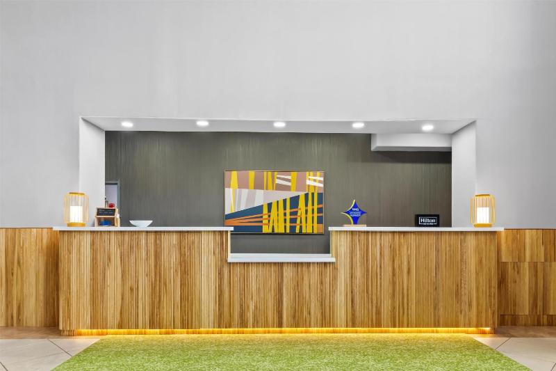 Spark by Hilton Houston Hobby Airport - image 3