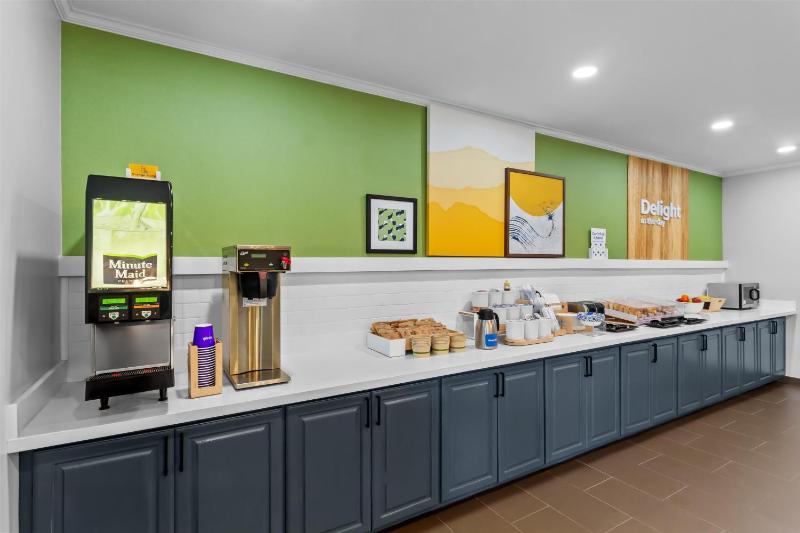 Spark by Hilton Houston Hobby Airport - image 22