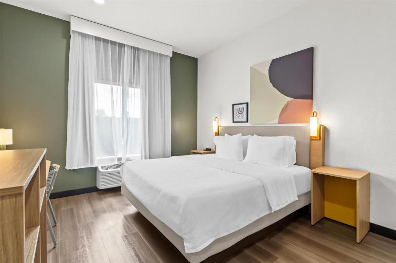 Spark by Hilton Houston Hobby Airport - image 42