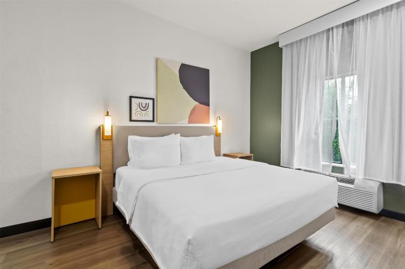 Spark by Hilton Houston Hobby Airport - image 35