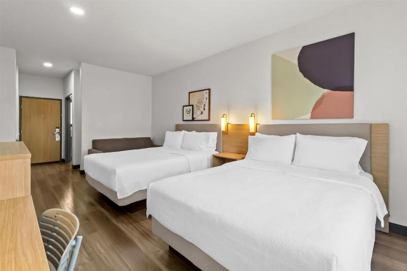 Spark by Hilton Houston Hobby Airport - image 43