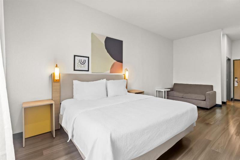 Spark by Hilton Houston Hobby Airport - image 26