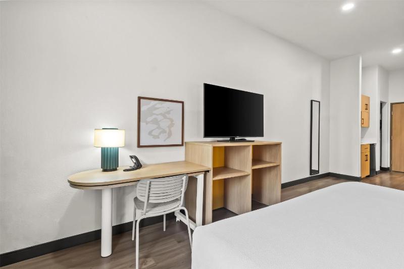 Spark by Hilton Houston Hobby Airport - image 7