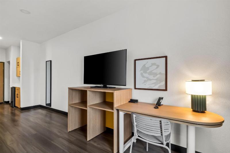 Spark by Hilton Houston Hobby Airport - image 39