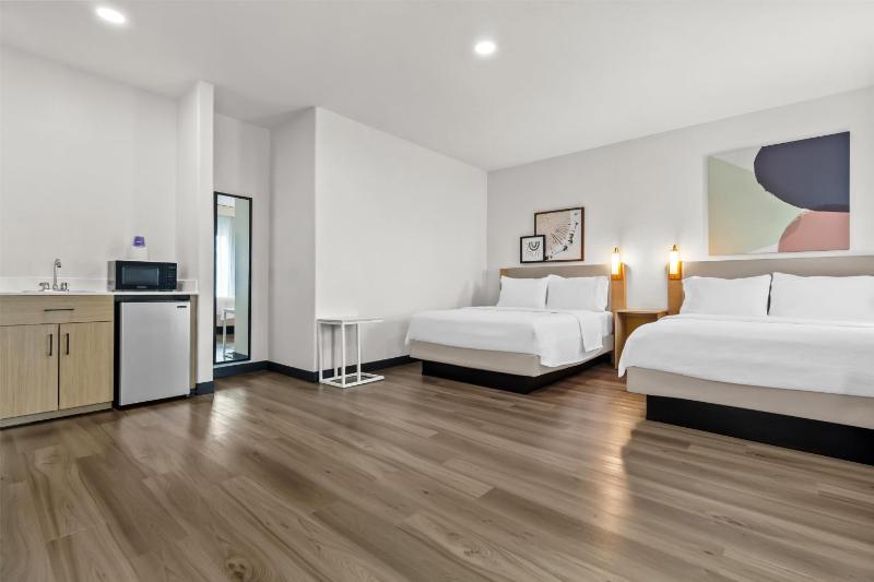 Spark by Hilton Houston Hobby Airport - image 31