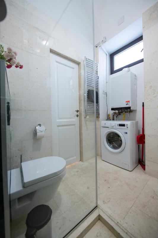 One-Bedroom Apartment with Garden View image 3