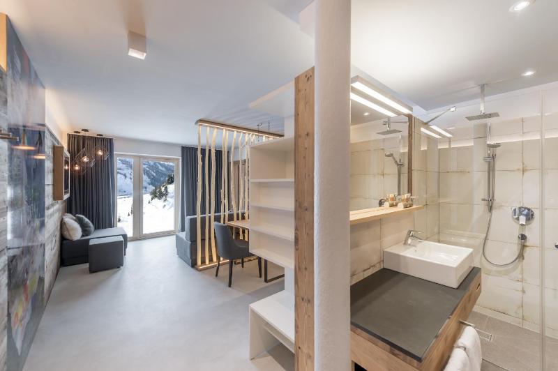 Suite with Balcony image 3