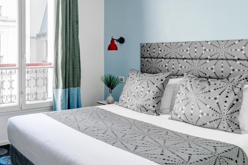 Standard Double Room image 4