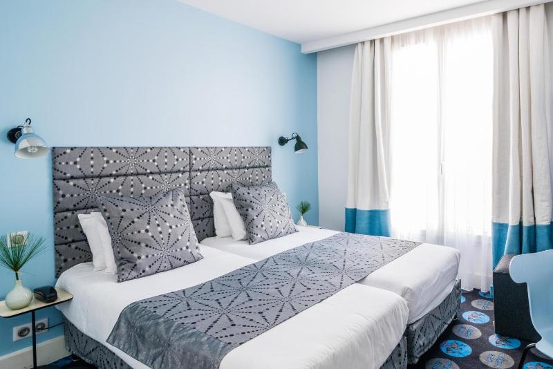 Standard Twin Room image 1