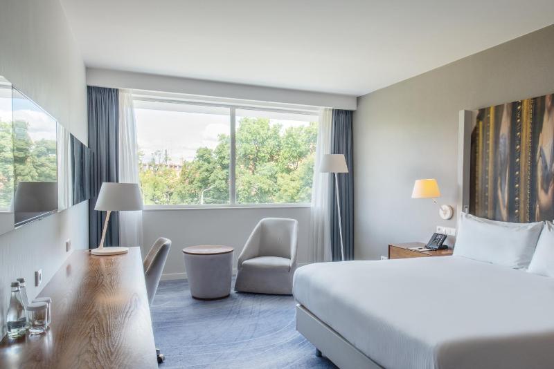 Executive King Room image 4