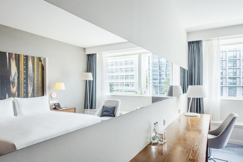 King Guest Room image 1