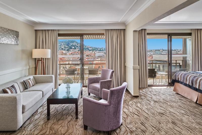 Deluxe Suite with Terrace image 1